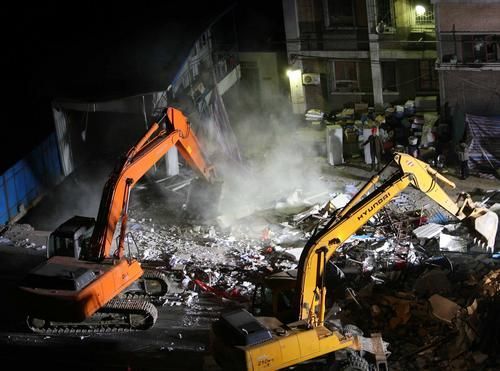 建筑工棚施工资料下载-北京地铁10号线施工工棚塌陷6人被埋