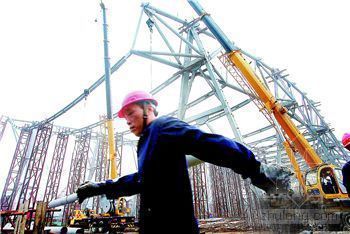 高速安全岛钢结构资料下载-高速列车始发站北京南站钢结构车站主体凸现