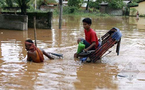 桥梁垮塌事件资料下载-印度暴雨引发桥梁垮塌