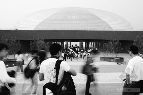 法国国家戏剧中心资料下载-中国建筑师谈国家大剧院：它代表中国建筑新形象