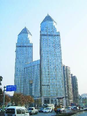金华酒店设计资料下载-金华“东方财富双塔”封顶 高130.95米成新地标