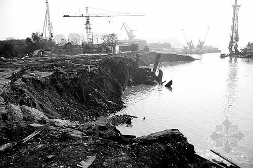 工地雾霾应对措施资料下载-芜湖江堤原塌方处再次大面积坍塌 应对措施正落实