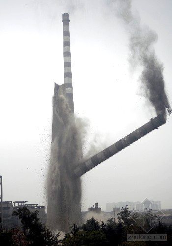 成都150平方装修资料下载-成都爆破拆除210米高的热电厂烟囱