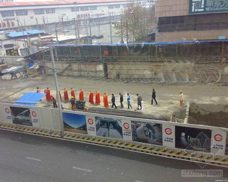 毛细管网辐射采暖供冷图片资料下载-网上流传和尚现身工地图片引发争议
