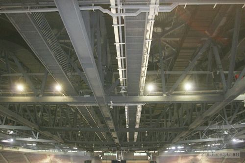 篮球馆大跨度双向鱼腹式钢桁架施工技术达国际领先水平