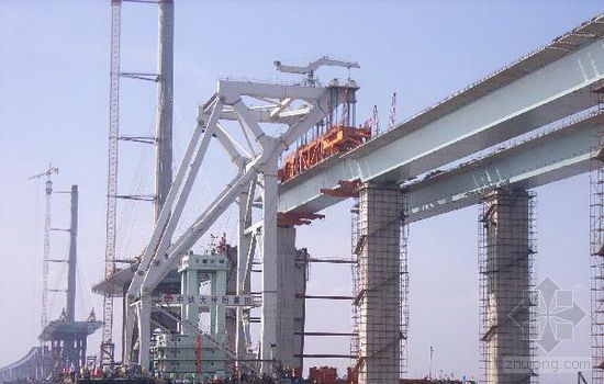 钢与砼组合技术资料下载-上海长江隧桥105米钢－砼组合箱梁顺利架设完成
