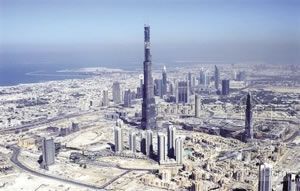 楼顶景观塔资料下载-世界最高楼迪拜塔工期推迟可能成烂尾楼