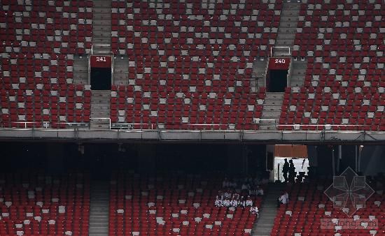 漂亮的双层看台.4月16日,国家