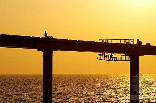 30米跨弧形资料下载-杭州湾跨海大桥：所用钢量等于再造7个鸟巢