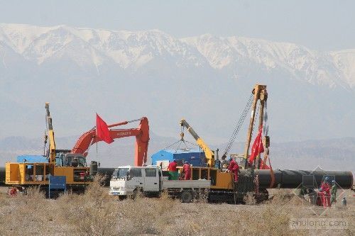 新疆霍尔果斯口岸资料下载-西气东输二线管道工程新疆博州段进展顺利