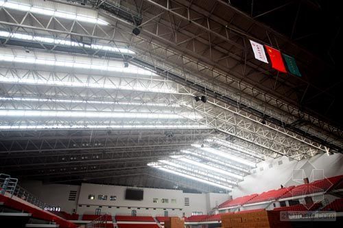 体育馆顶棚图资料下载-中国农大体育馆工程收尾 门框式结构顶棚