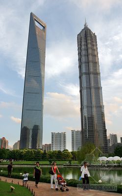 上海环球金融中心电梯资料下载-环球金融中心观光客达千人将限流 