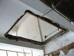 房子装修照片资料下载-住得好好的房子墙面瓷砖现裂纹 野蛮装修引起的？