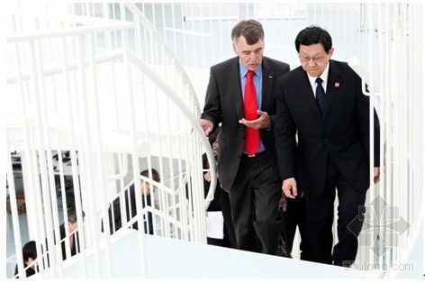 绿色公共建筑设计问题资料下载-中国商务部部长参观丹麦首个零碳公共建筑－绿色灯塔
