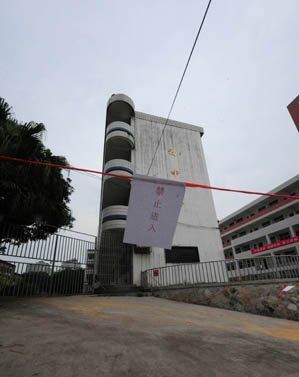 福州实验学校实验楼资料下载-福州一中学地基下陷教学楼多处开裂 仅用15年