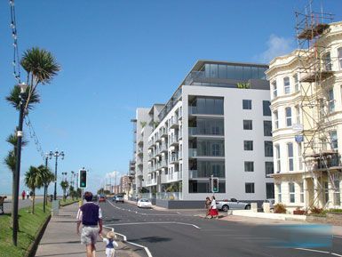 海滩酒店公寓建筑方案资料下载-英国Worthing将建海滩饭店和住宅项目