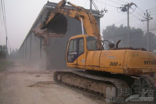 北京小汤山图纸资料下载-北京小汤山地区最大单体违法建筑被拆除