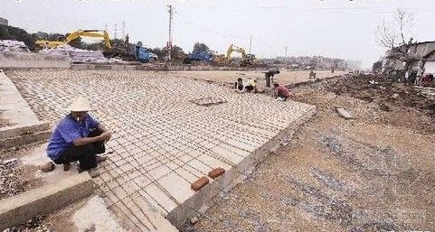 三级路路基设计资料下载-湖北：造价六千万中北路延长线遭碾压 部分路基塌陷