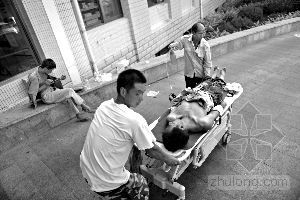 仿古钢亭子资料下载-北京密云仿古别墅塌顶致7名装修工人死伤