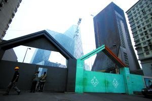 施工安全事故案资料下载-央视大火案开审施工方 被告被指售不合格保温板