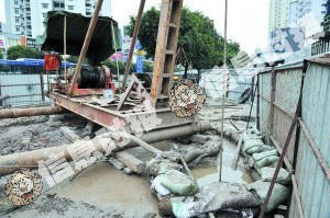 泥浆池设计图资料下载-广州东晓路与万寿路交界处市政工地泥浆池坍塌