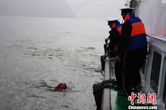 工程应急演练资料下载-三峡库区首次水上应急演练在重庆巫山县举行