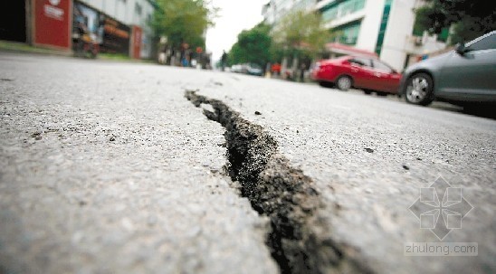 坍塌或开裂资料下载-杭州城西马路半个多月三度坍塌开裂