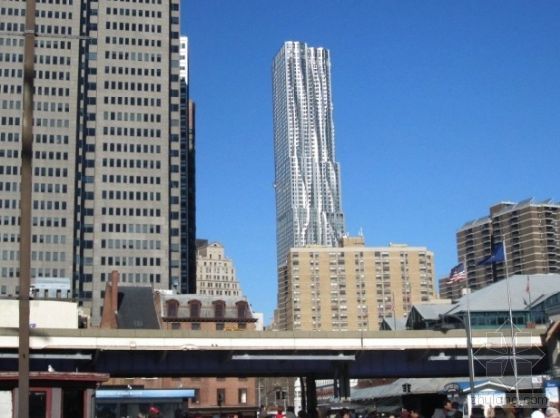 弗兰克·盖里资料下载-由弗兰克·盖里设计的纽约摩天大楼在他82岁生日当天正式开幕