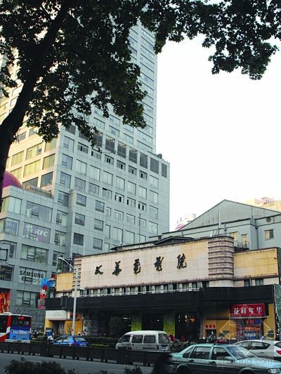 大华锦绣华城上海资料下载-大华电影院终将改造，是恢复 戏院影院还是兼顾电玩商场？