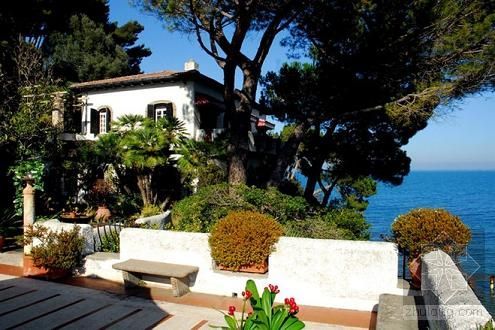 树中别墅资料下载-意大利地中海风格 私人码头海景别墅