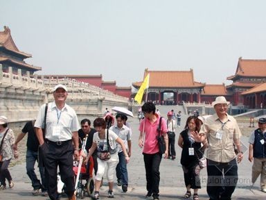故宫建筑分析资料下载-台湾基层民众参故宫 感受传统建筑魅力