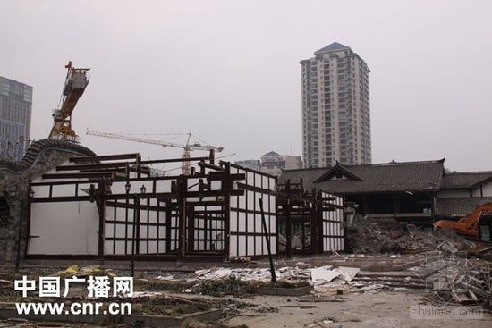 仿古游客中心设计资料下载-成都耗资数千万的仿古建筑建成三年即被拆