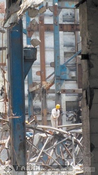 陕西建工厂房资料下载-6死2伤1人失踪——合山一企业拆旧设施发生坍塌 