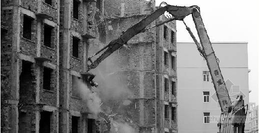 郑州建设工程价格信息资料下载-郑州8幢“问题”安置楼被拆 民心工程成豆腐渣