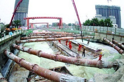 西安地铁暗挖车站资料下载-西安地铁一号线一期全部封顶