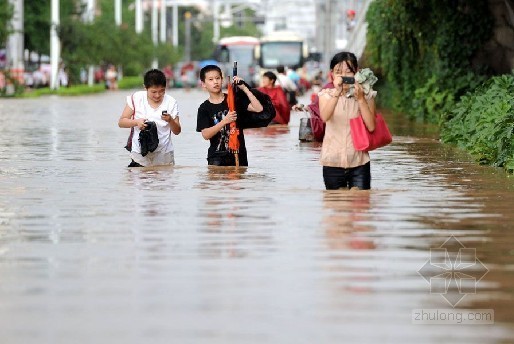 空港泵站工程资料下载-南京被“首都”遭年内最大暴雨交通瘫痪