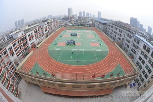 篮球场新建资料下载-福建莆田新建“空中操场”安全性能惹争议