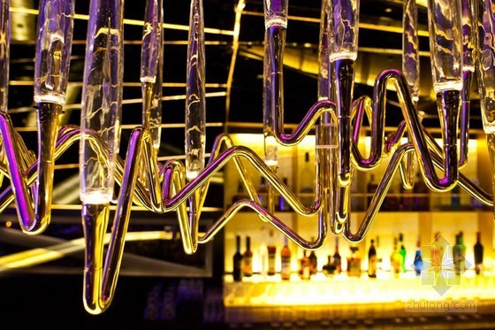 迪拜哈利法塔迪拜塔资料下载-迪拜哈利法塔内热闹迷幻的Alegra酒吧