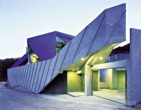 自然山石详图资料下载-韩国紫色山石别墅室内设计