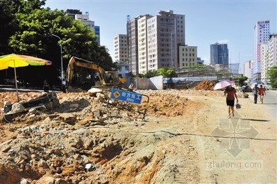 高速公路岗亭资料下载-深圳部分道路因天价拆补款成“蜗牛”工程 竣工无期 