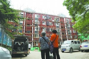 改造项目结构加固资料下载-北京：首个老旧小区改造项目完工 47岁老楼今天露出新面孔 