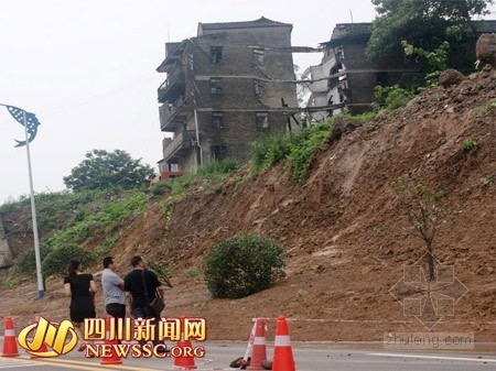 水电安装工程样板引资料下载-山体滑坡致楼房倒下 工程质量引质疑