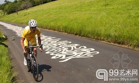 公路艺术装置资料下载-英国艺术家为2012伦敦奥运自行车赛道涂鸦