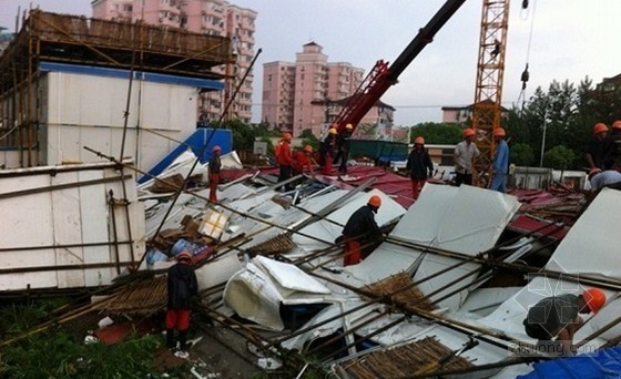 CAD彩钢板工棚设计图资料下载-上海某工地简易棚被风刮倒致1死4伤