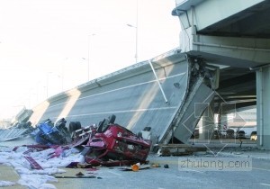 桥梁全国超限超载资料下载-哈尔滨塌桥事故桥梁承重上限至今未公布