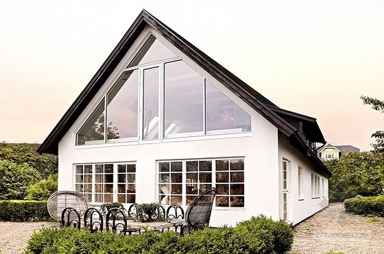 木制别墅装饰资料下载-瑞典简洁美观别墅装修设计