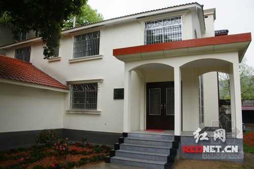 建筑学术讲座资料下载-抗震隔热造价低 竹结构建筑受青睐