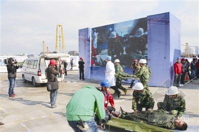 建筑工地防疫演练资料下载-温州举办建筑工地触电事故救援演练 提高安全技能