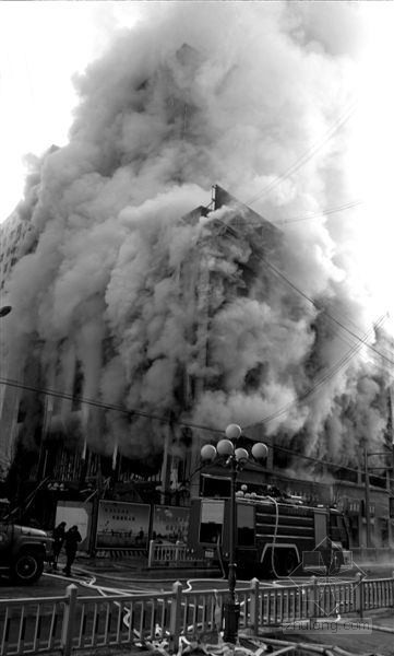 延安万达城新中式住宅建筑资料下载-延安国贸大厦火灾3死20伤 系施工所致