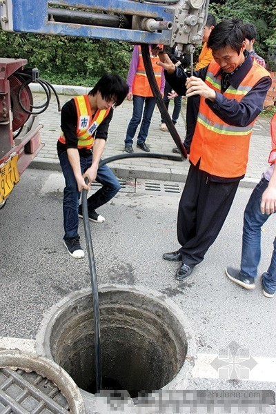 雨排水管网施工资料下载-南宁市政未汛绸缪 90万米排水管将“清肠”